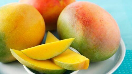 Φρούτα κατά της γήρανσης - Μάνγκο ολόκληρα και σε φέτες