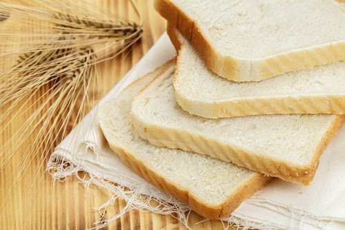 Λευκό ψωμί- τροφές που θα πρέπει να αποφεύγετε αν έχετε υπέρταση.