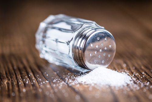 αλάτι και κατακράτηση υγρών - απαλλαγείτε από την κατακράτηση υγρών