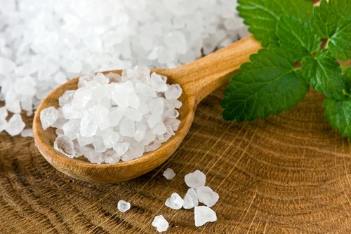 Θαλασσινό αλάτι για καθαρισμό του παχέος εντέρου