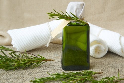 Conditioner από βότανα, αιθέριο έλαιο δενδρολίβανου