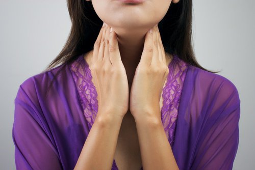 γυναίκα, λαιμός- Μήπως ο θυρεοειδής σας δεν λειτουργεί σωστά;