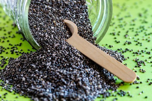 Οφέλη των σπόρων chia, εικόνα με σπόρους chia