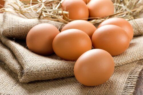 αυγά, τρόφιμα, Προστατεύστε τα μάτια σας από την εκφύλιση της ωχράς κηλίδας με 7 τρόφιμα