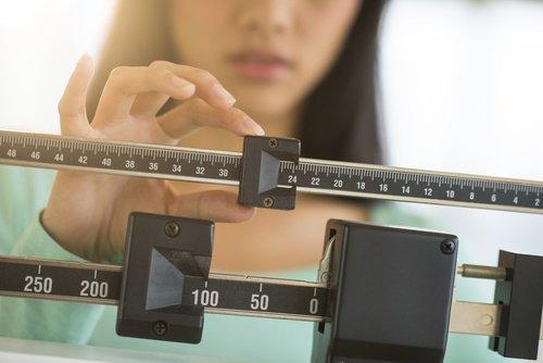 11 συμπτώματα που δείχνουν ανεπάρκεια σε βιταμίνη D, αύξηση βάρους