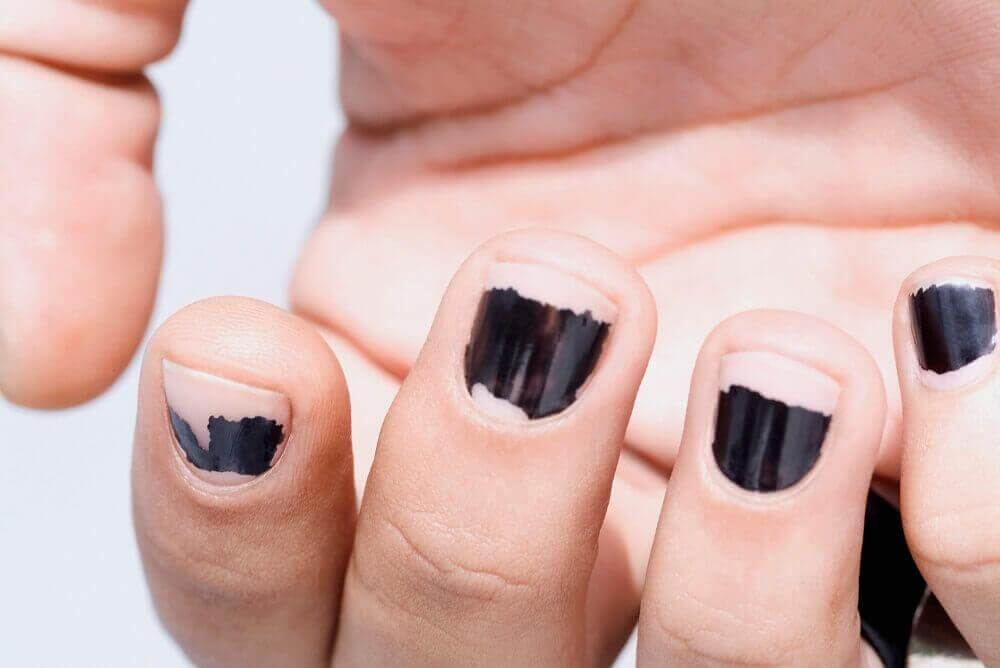 8 λόγοι που είναι εύθραυστα τα νύχια σας, βερνίκι νυχιών