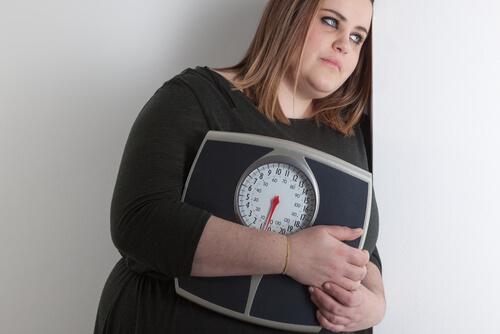 Έχει αποτελέσματα η δίαιτα Ντουκάν στα παχύσαρκα άτομα; Γυναίκα, ζυγαριά