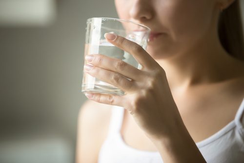 Διαταραχές που θεραπεύονται πίνοντας περισσότερο νερό κάθε μέρα