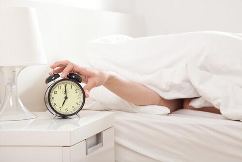 Τα 6 πρωινά λάθη που κάνετε τα οποία αποτρέπουν την απώλεια βάρους, παραπάνω ύπνος