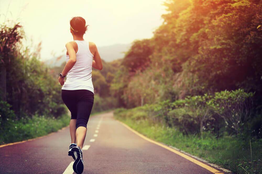 9 φυσικά, απλά και σπιτικά κόλπα για να βελτιώσετε τον υποθυρεοειδισμό, γυμναστική