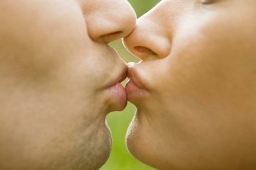 Μολύνσεις που μεταδίδονται με το φιλί