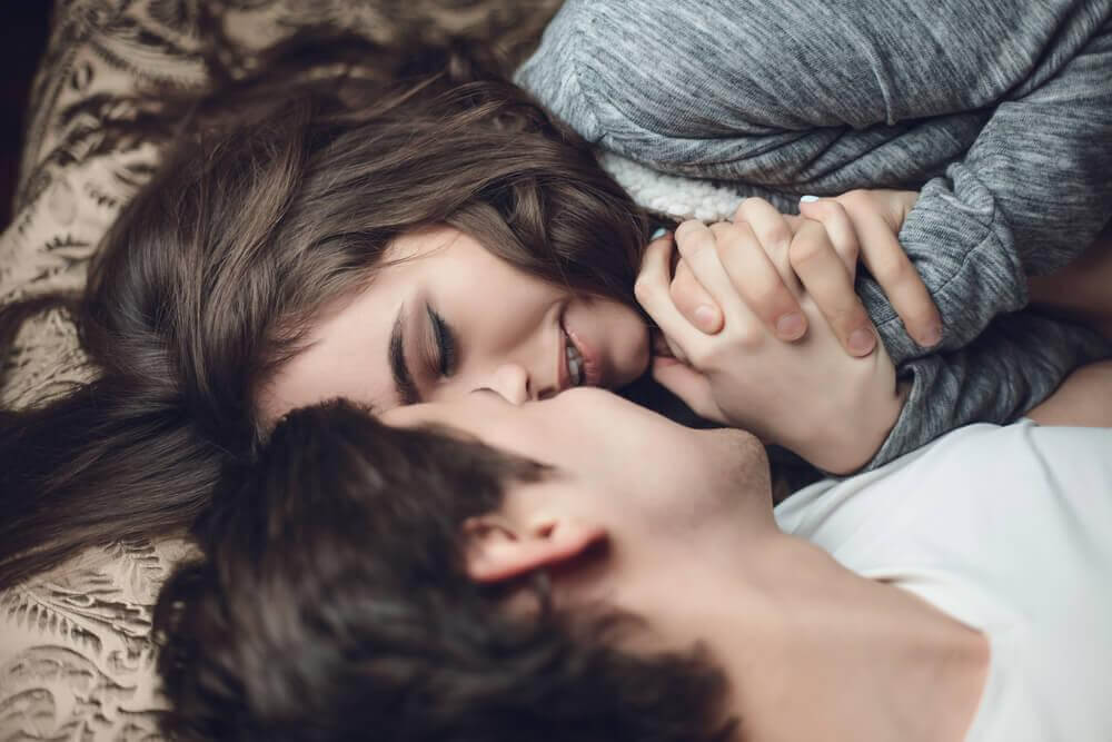 5 κινήσεις που κάνουν τα ευτυχισμένα ζευγάρια πριν πάνε για ύπνο, πείτε σ' αγαπώ