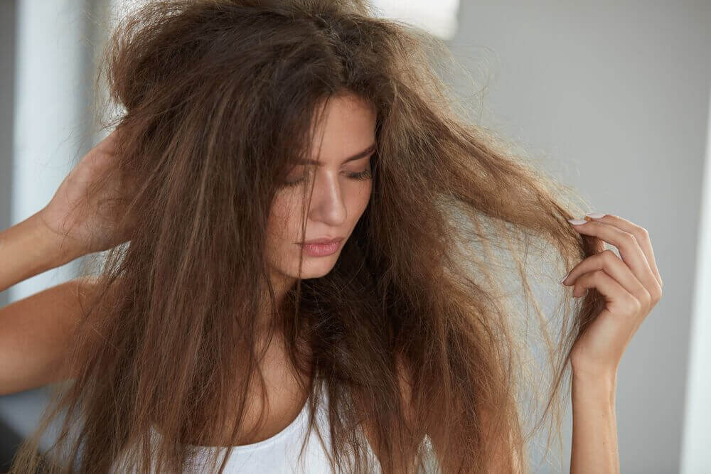 5 φυσικές θεραπείες για να ενυδατώσετε τα μαλλιά σας