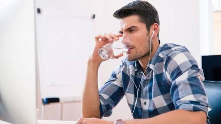 δίψα, διαβήτης, νερό ένδειξη για την ανίχνευση του διαβήτη