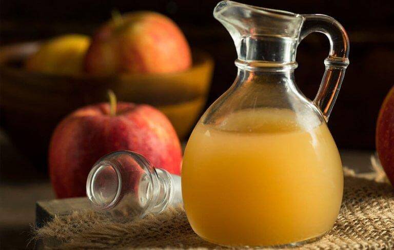 χυμός από μήλο σε κανάτα- θεραπείες για την επιπεφυκίτιδα