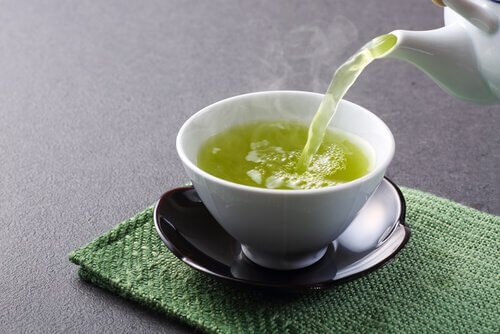 Μειώστε τη ροή της περιόδου σας - πράσινο τσάι