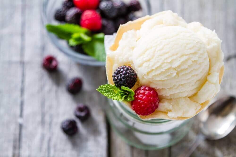 παγωτό βανίλια με μπλουμπερι- Συνταγές για επιδόρπια