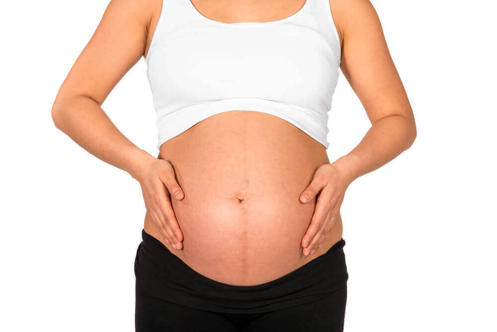 H μαύρη γραμμή στην κοιλιά της εγκύου: μια συνέπεια της εγκυμοσύνης