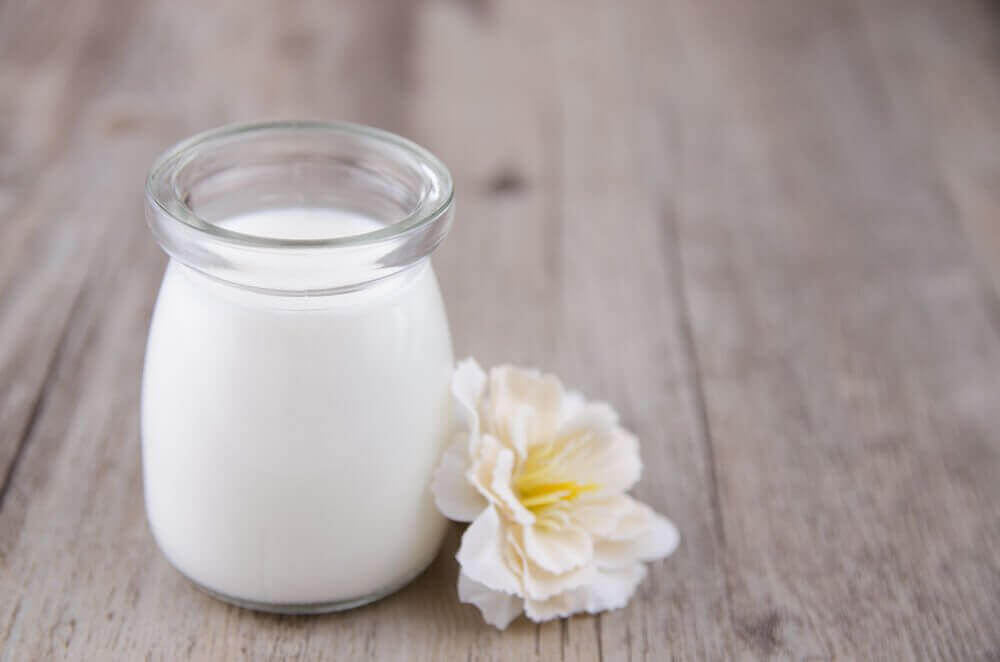 γάλα σε γυάλινο ποτήρι- τα επίπεδα του ουρικού οξέος σας;