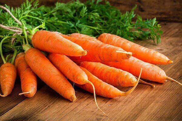 ωμά καρότα