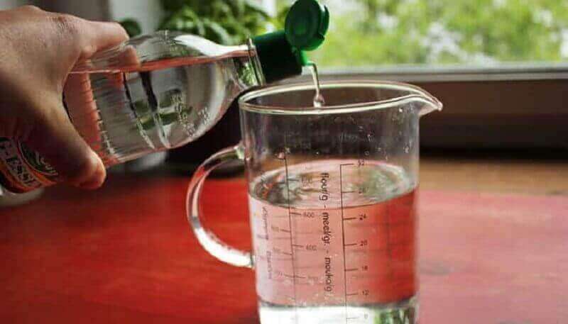 Απαλλαγείτε από τους κάλους στα πόδια με ξυδι