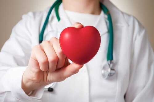 Τα συμπτώματα της καρδιακής προσβολής σε γυναίκες και άνδρες