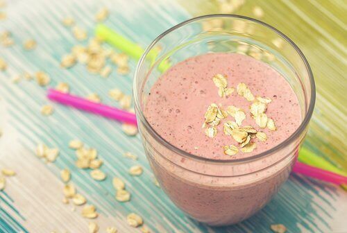 ροζ smoothie με βρώμη