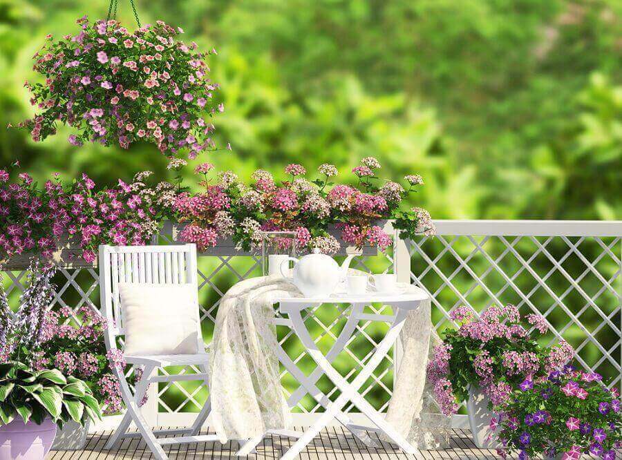 Μικροί αστικοί κήποι - Τραπέζι και καρέκλα