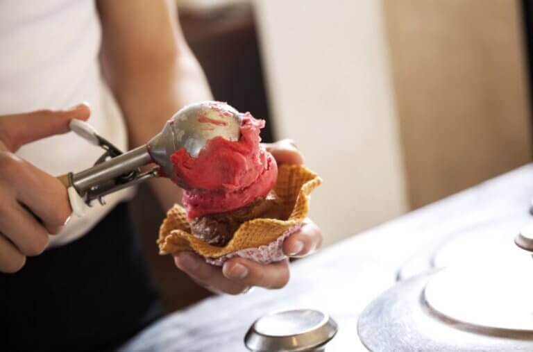 Πώς να φτιάξετε πεντανόστιμο σπιτικό παγωτό. Είναι τέλειο