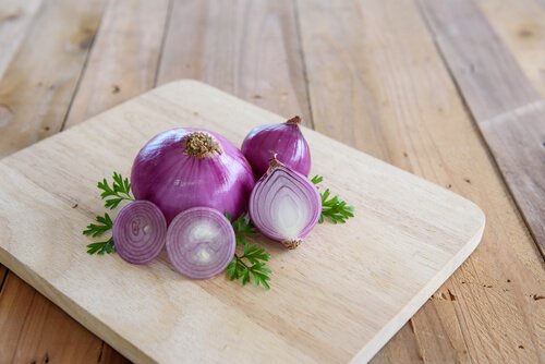 κόκκινο κρεμμύδι απαλύνετε τις πανάδες
