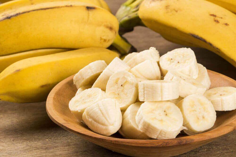 Τροφές για να ελεγχθεί η υπέρταση - Μπανάνες κομμένες