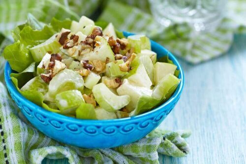 Δίαιτα μήλου: σαλάτες για απώλεια βάρους
