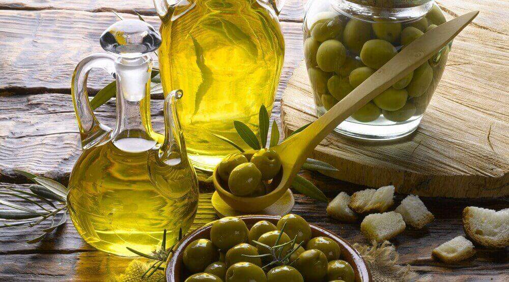 Τροφές για να ελεγχθεί η υπέρταση - Ελιές και ελαιόλαδο