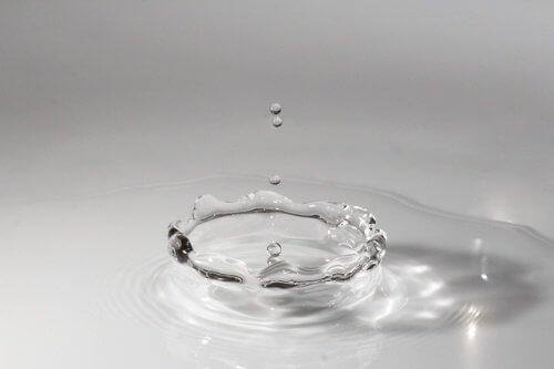 Νερό ντεμακιγιάζ - Νερό