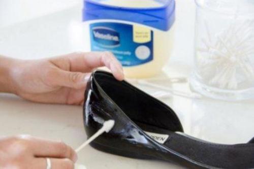 Καθάρισμα των παπουτσιών