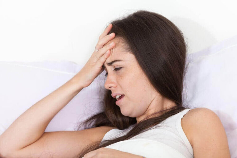 Μήπως έχετε πονοκέφαλο το πρωί; 4 πιθανοί λόγοι