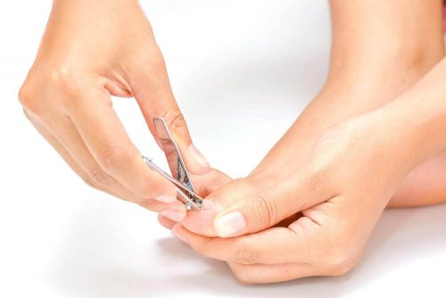 5 Φυσικές λύσεις για τα νύχια που μπαίνουν στο δέρμα