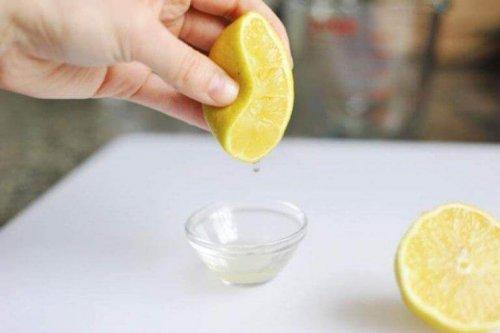απολυμάνετε τα έπιπλα της κουζίνας με λεμόνι