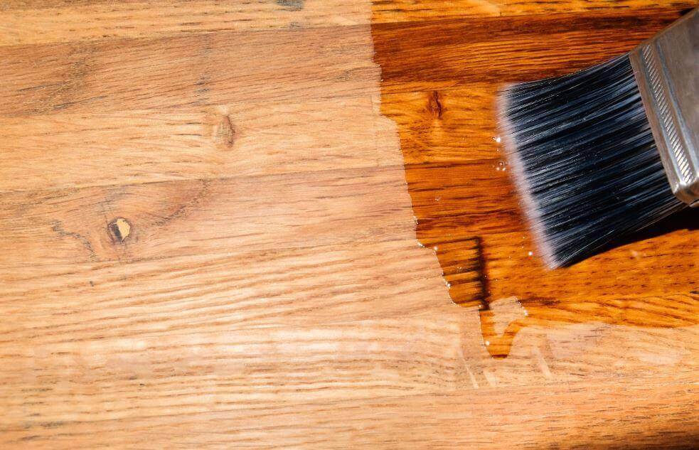 Σφραγίστε τα ξύλινα πατώματα - Εφαρμογή γυαλιστικού σε ξύλινο πάτωμα