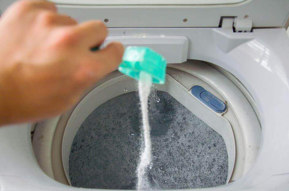 απορρυπαντικό σε πλυντήριο