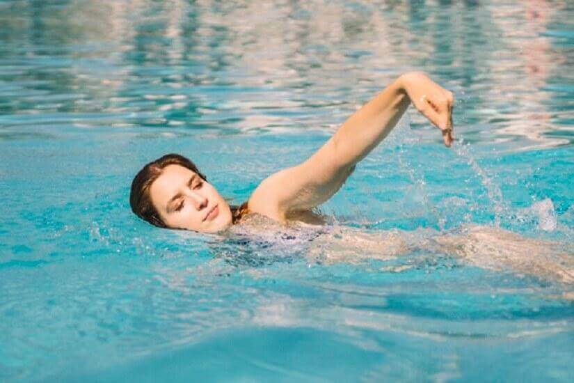 κολύμβηση, αθλήματα που προσφέρουν πολλαπλά οφέλη για την υγεία