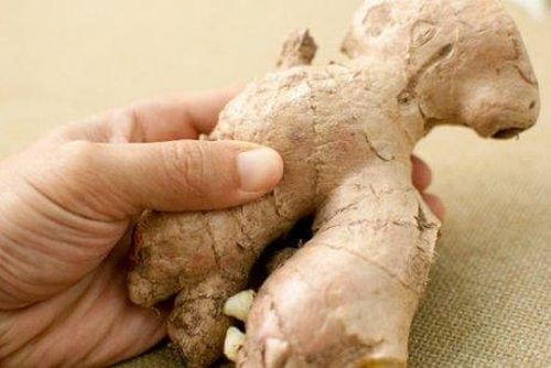 Σιρόπι με τζίντζερ και ελαιόλαδο