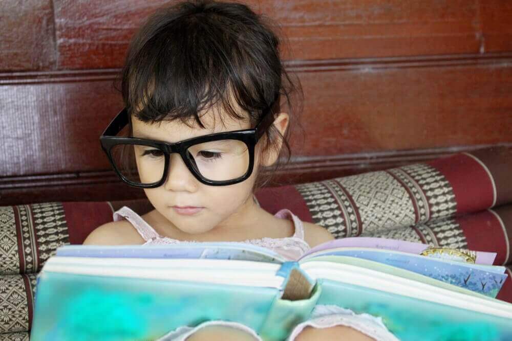 5 παραμύθια που πρέπει να διαβάσετε στο παιδί σας πριν την ηλικία των 6