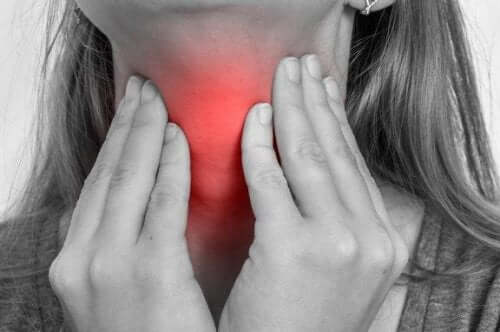 Σας γδέρνει ο λαιμός σας; 5 θεραπείες για ανακούφιση