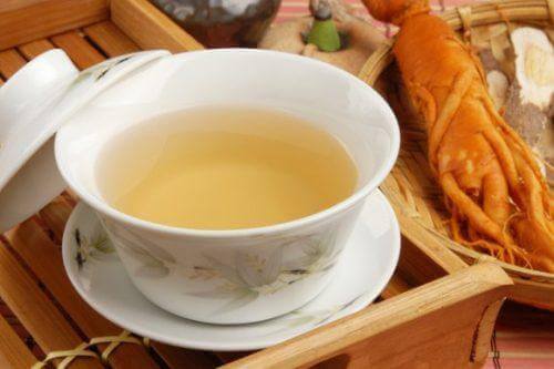 Τσάι με αμερικανικό τζίνσενγκ σε φλιτζάνι