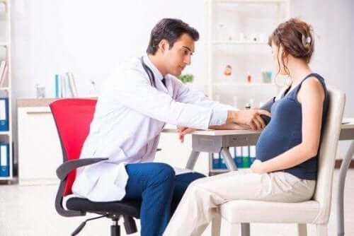Υψηλή πίεση στην εγκυμοσύνη: Συμπτώματα και αντιμετώπιση