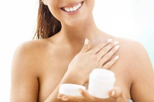 6 κόλπα για να σφίξετε το δέρμα σας με φυσικό τρόπο