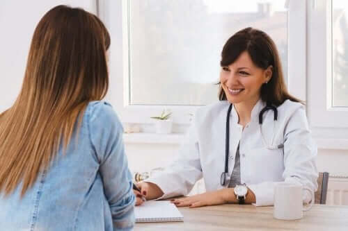 Ασθενής μιλά με γιατρό