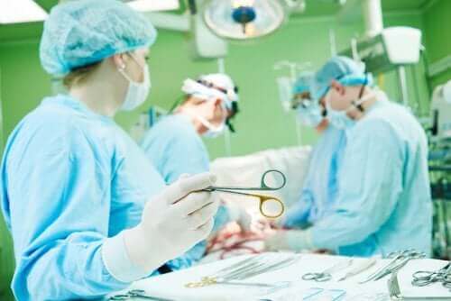 Γιατροί σε χειρουργείο