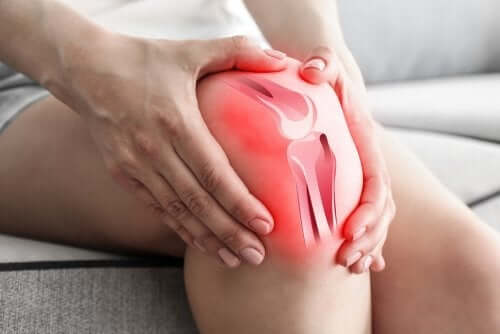 Γιατί προκαλεί πόνο στα γόνατα η οστεοαρθρίτιδα;